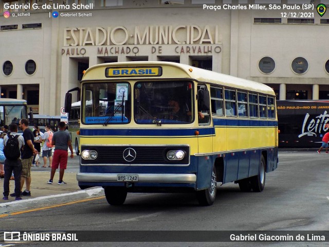 Ônibus Particulares 1242 na cidade de São Paulo, São Paulo, Brasil, por Gabriel Giacomin de Lima. ID da foto: 11689587.