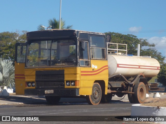 Ônibus Particulares 7825 na cidade de Hidrolina, Goiás, Brasil, por Itamar Lopes da Silva. ID da foto: 11694479.