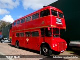 London Transport RMC1461 na cidade de Weybridge, Surrey, Inglaterra, por Fabricio do Nascimento Zulato. ID da foto: :id.