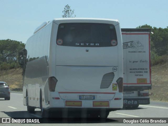 Ônibus da Itália 184 na cidade de Azambuja, Lisbon, Portugal, por Douglas Célio Brandao. ID da foto: 11710845.