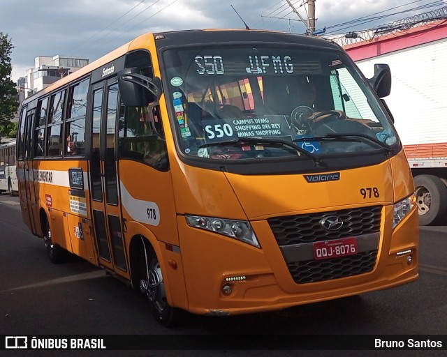 Transporte Suplementar de Belo Horizonte 978 na cidade de Belo Horizonte, Minas Gerais, Brasil, por Bruno Santos. ID da foto: 11712727.
