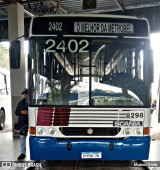 Ônibus Particulares 8298 na cidade de Juiz de Fora, Minas Gerais, Brasil, por Mateus Vinte. ID da foto: :id.