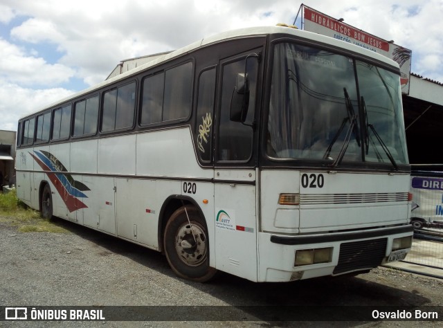 Ônibus Particulares 020 na cidade de Curitiba, Paraná, Brasil, por Osvaldo Born. ID da foto: 11736275.