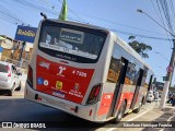 Pêssego Transportes 4 7586 na cidade de São Paulo, São Paulo, Brasil, por Edinilson Henrique Ferreira. ID da foto: :id.
