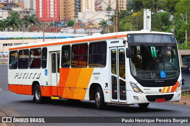 Transportadora Turística Petitto 92560 na cidade de Ribeirão Preto, São Paulo, Brasil, por Paulo Henrique Pereira Borges. ID da foto: 11684530.