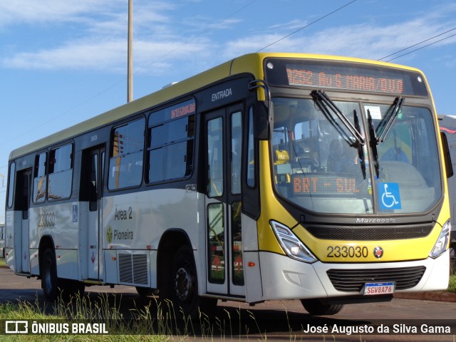 Viação Pioneira 233030 na cidade de Santa Maria, Distrito Federal, Brasil, por José Augusto da Silva Gama. ID da foto: 11686292.