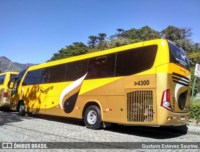 Ouro Negro Transportes e Turismo RJ 627.020 na cidade de Petrópolis, Rio de Janeiro, Brasil, por Gustavo Esteves Saurine. ID da foto: 11780428.