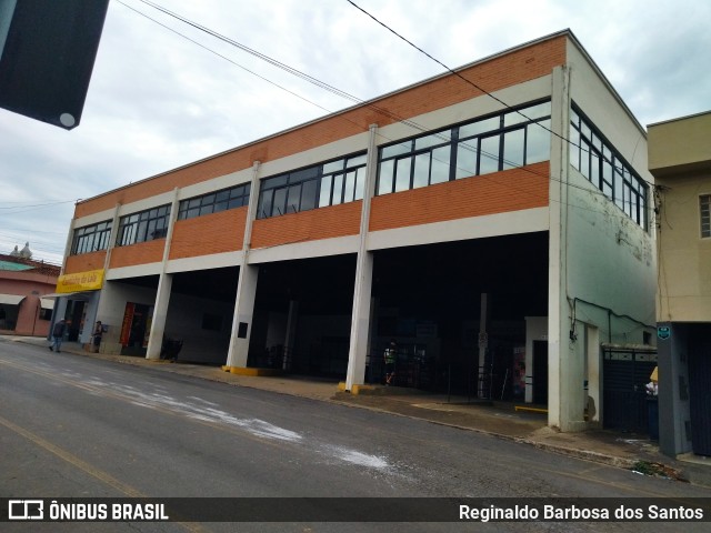 Terminais Rodoviários e Urbanos  na cidade de Capitólio, Minas Gerais, Brasil, por Reginaldo Barbosa dos Santos. ID da foto: 11793949.