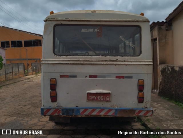Ônibus Particulares 8616 na cidade de Campos Altos, Minas Gerais, Brasil, por Reginaldo Barbosa dos Santos. ID da foto: 11796839.
