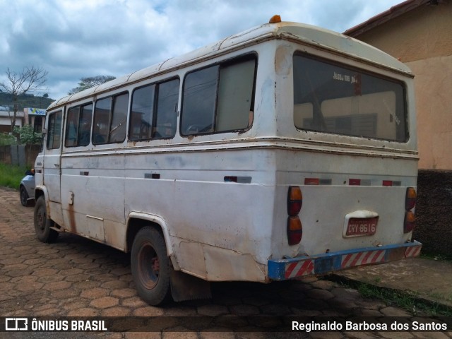 Ônibus Particulares 8616 na cidade de Campos Altos, Minas Gerais, Brasil, por Reginaldo Barbosa dos Santos. ID da foto: 11798003.