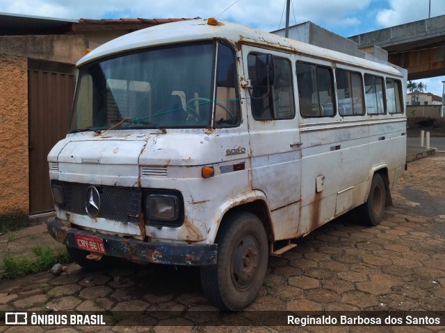 Ônibus Particulares 8616 na cidade de Campos Altos, Minas Gerais, Brasil, por Reginaldo Barbosa dos Santos. ID da foto: 11798007.