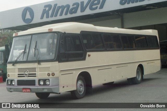 Ônibus Particulares 8793 na cidade de Curitiba, Paraná, Brasil, por Osvaldo Born. ID da foto: 11804889.