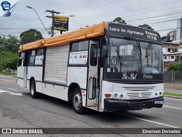 Ônibus Particulares 2647 na cidade de Caxias do Sul, Rio Grande do Sul, Brasil, por Emerson Dorneles. ID da foto: 11807751.