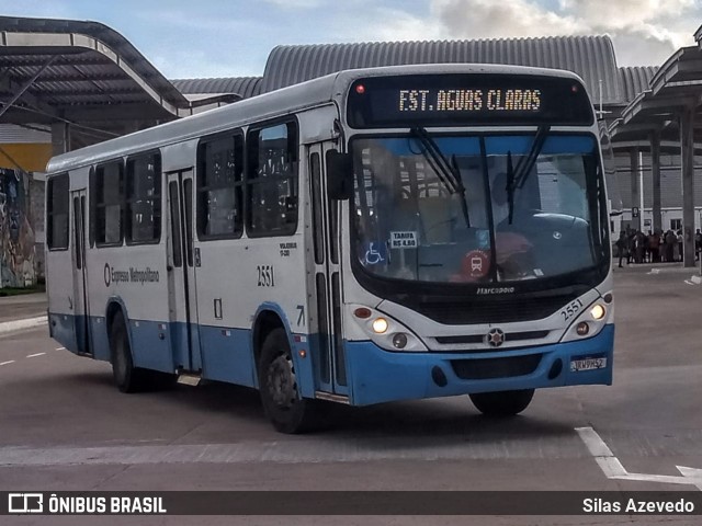 Expresso Metropolitano Transportes 2551 na cidade de Salvador, Bahia, Brasil, por Silas Azevedo. ID da foto: 11824662.