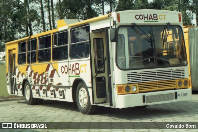 COHAB - Companhia de Habilitação Popular de Curitiba 2390 na cidade de Curitiba, Paraná, Brasil, por Osvaldo Born. ID da foto: 11827669.