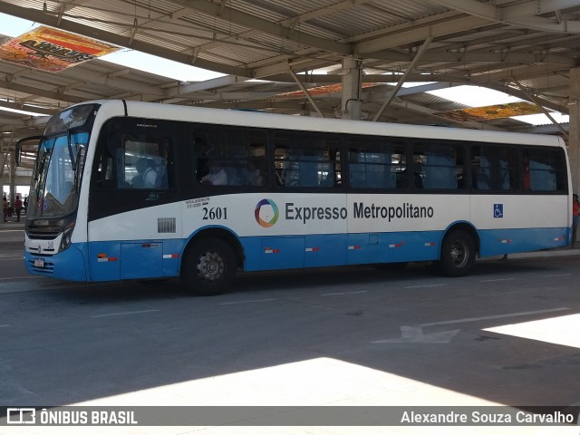 Expresso Metropolitano Transportes 2601 na cidade de Salvador, Bahia, Brasil, por Alexandre Souza Carvalho. ID da foto: 11830989.