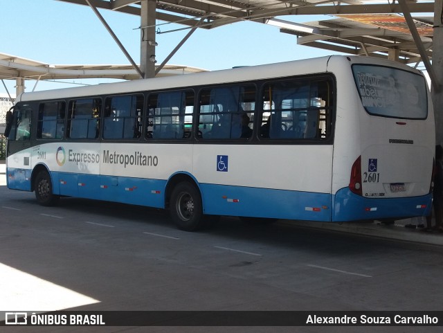 Expresso Metropolitano Transportes 2601 na cidade de Salvador, Bahia, Brasil, por Alexandre Souza Carvalho. ID da foto: 11830993.