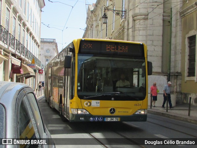 Companhia Carris de Ferro de Lisboa 4634 na cidade de Lisbon, Lisbon, Portugal, por Douglas Célio Brandao. ID da foto: 11753359.
