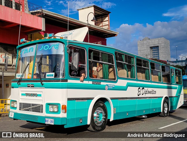 Autobuses sin identificación - Costa Rica El Diplomático na cidade de Catedral, San José, San José, Costa Rica, por Andrés Martínez Rodríguez. ID da foto: 11759125.