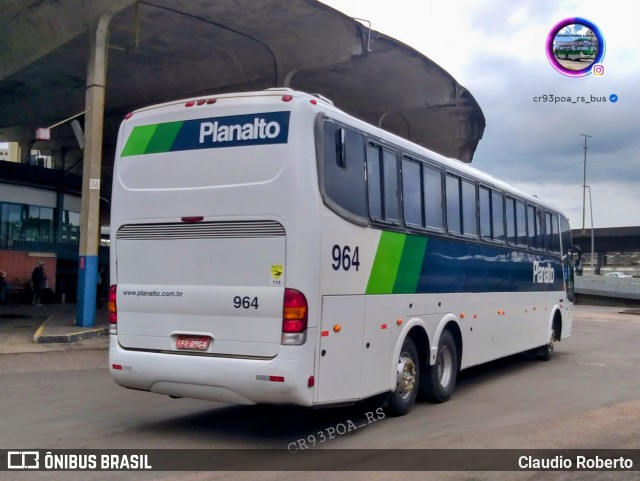 Planalto Transportes 964 na cidade de Porto Alegre, Rio Grande do Sul, Brasil, por Claudio Roberto. ID da foto: 11762829.