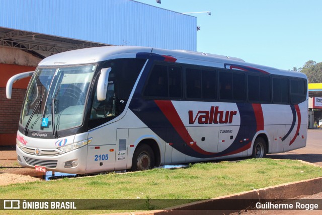 Valtur Turismo - Constantina Turismo Ltda(RS) 2105 na cidade de Cascavel, Paraná, Brasil, por Guilherme Rogge. ID da foto: 11764245.