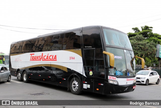 TransAcácia Turismo 3744 na cidade de Belo Horizonte, Minas Gerais, Brasil, por Rodrigo Barraza. ID da foto: 11861272.