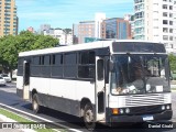 Ônibus Particulares 8H11 na cidade de Florianópolis, Santa Catarina, Brasil, por Daniel Girald. ID da foto: :id.