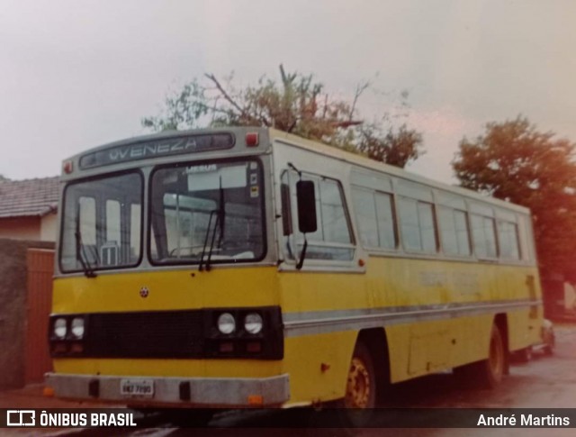 Ônibus Particulares  na cidade de Mineiros do Tietê, São Paulo, Brasil, por André Martins. ID da foto: 11867194.