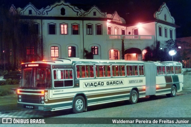 Viação Garcia 8004 na cidade de Joinville, Santa Catarina, Brasil, por Waldemar Pereira de Freitas Junior. ID da foto: 11880631.