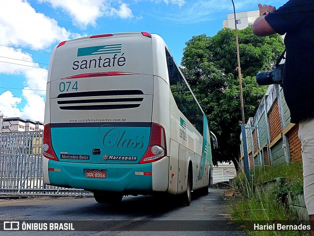 Santa Fé Transportes 074 na cidade de Divinópolis, Minas Gerais, Brasil, por Hariel Bernades. ID da foto: 11884059.