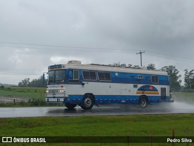 Autobuses sin identificación - Uruguai 7176 na cidade de Turuçu, Rio Grande do Sul, Brasil, por Pedro Silva. ID da foto: 11887393.