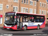 Falcon Buses YX68UJP na cidade de Kingston upon Thames, Surrey, Inglaterra, por Fábio Takahashi Tanniguchi. ID da foto: :id.