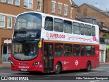Metrobus WVL337 na cidade de Kingston upon Thames, Surrey, Inglaterra, por Fábio Takahashi Tanniguchi. ID da foto: :id.