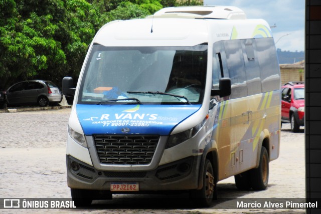 R Van's Transporte de Passageiros 2018 na cidade de Vitória da Conquista, Bahia, Brasil, por Marcio Alves Pimentel. ID da foto: 11896012.