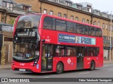 Abellio London Bus Company 2048 na cidade de Kingston upon Thames, Surrey, Inglaterra, por Fábio Takahashi Tanniguchi. ID da foto: :id.
