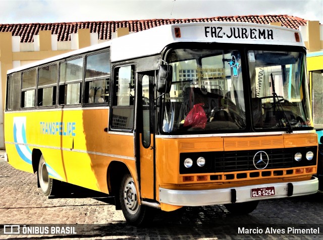 Ônibus Particulares 5254 na cidade de Ipirá, Bahia, Brasil, por Marcio Alves Pimentel. ID da foto: 11844239.