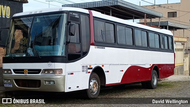 Ônibus Particulares 8A15 na cidade de Divinópolis, Minas Gerais, Brasil, por David Wellington. ID da foto: 11845326.