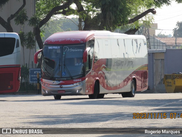 Empresa de Ônibus Pássaro Marron 5944 na cidade de São José dos Campos, São Paulo, Brasil, por Rogerio Marques. ID da foto: 11846196.