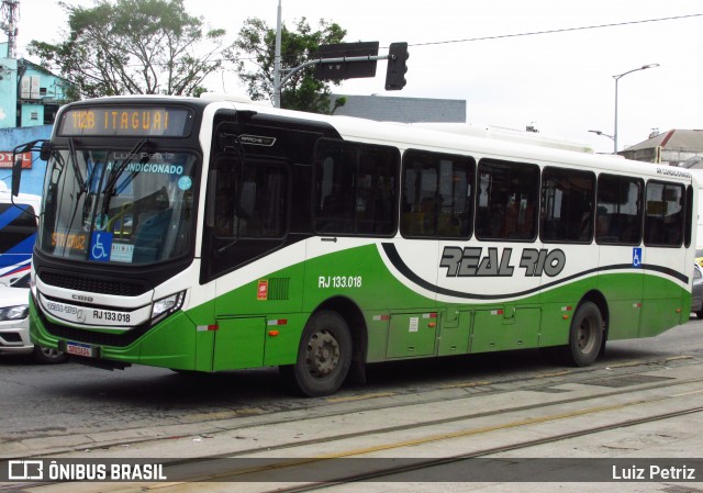 Expresso Real Rio RJ 133.018 na cidade de Rio de Janeiro, Rio de Janeiro, Brasil, por Luiz Petriz. ID da foto: 11932294.