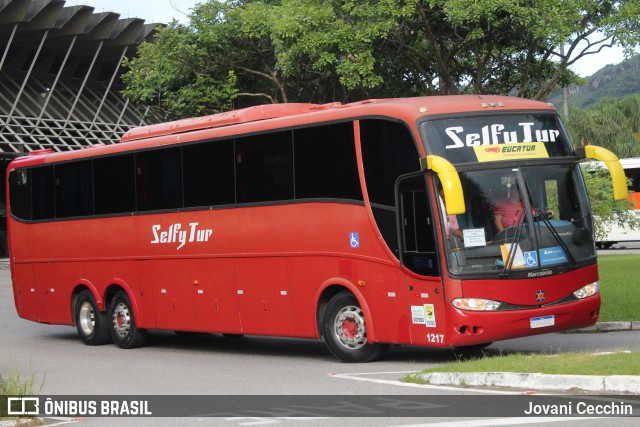 Selfy Tur 1217 na cidade de Florianópolis, Santa Catarina, Brasil, por Jovani Cecchin. ID da foto: 11938374.