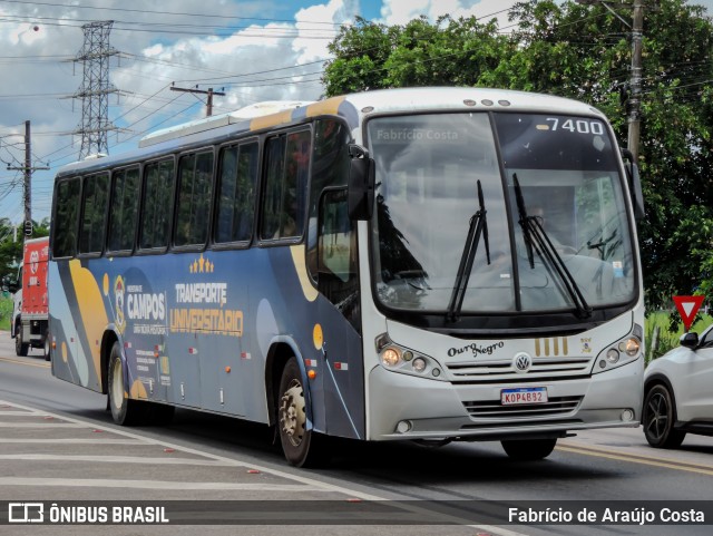 Ouro Negro Transportes e Turismo 7400 na cidade de Campos dos Goytacazes, Rio de Janeiro, Brasil, por Fabrício de Araújo Costa. ID da foto: 11940824.