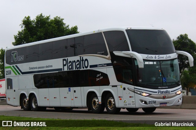 Planalto Transportes 2556 na cidade de Fazenda Rio Grande, Paraná, Brasil, por Gabriel Marciniuk. ID da foto: 11939923.