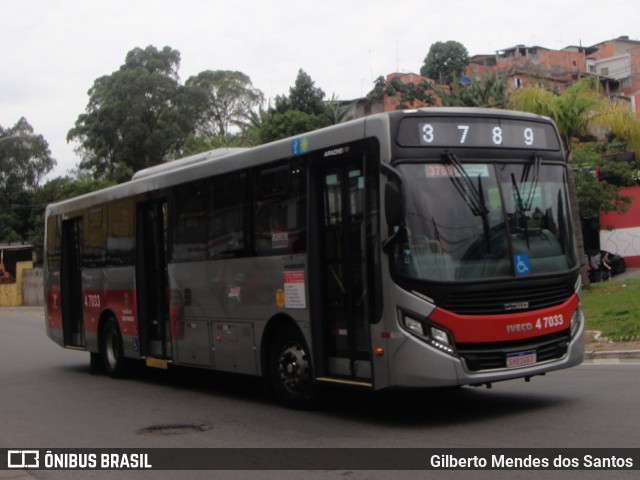 Pêssego Transportes 4 7033 na cidade de São Paulo, São Paulo, Brasil, por Gilberto Mendes dos Santos. ID da foto: 11941302.