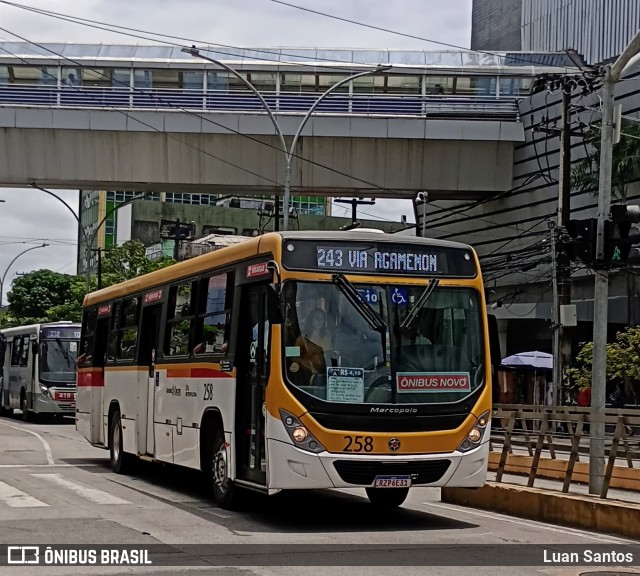 Empresa Metropolitana 258 na cidade de Recife, Pernambuco, Brasil, por Luan Santos. ID da foto: 11944868.