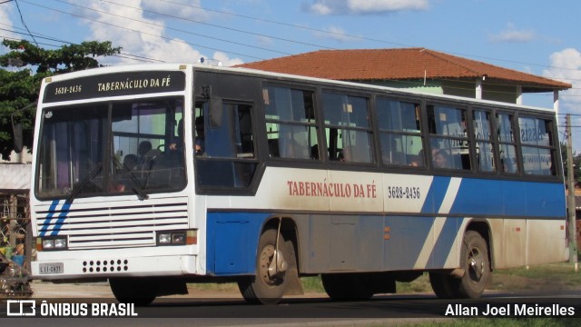 Ônibus Particulares 0871 na cidade de Luziânia, Goiás, Brasil, por Allan Joel Meirelles. ID da foto: 11944296.