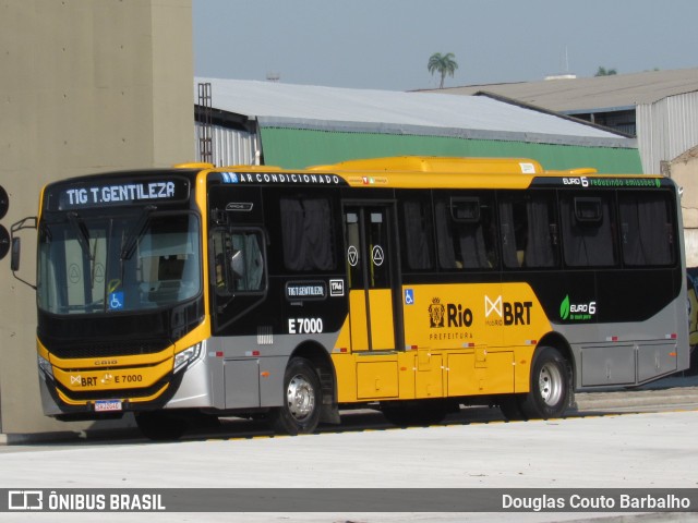 City Transporte Urbano Intermodal Sorocaba 7000 na cidade de Rio de Janeiro, Rio de Janeiro, Brasil, por Douglas Couto Barbalho. ID da foto: 11947625.