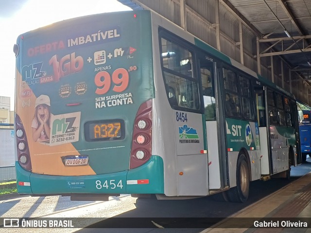 Autotrans Transportes Urbanos e Rodoviários 8454 na cidade de Uberlândia, Minas Gerais, Brasil, por Gabriel Oliveira. ID da foto: 11947055.