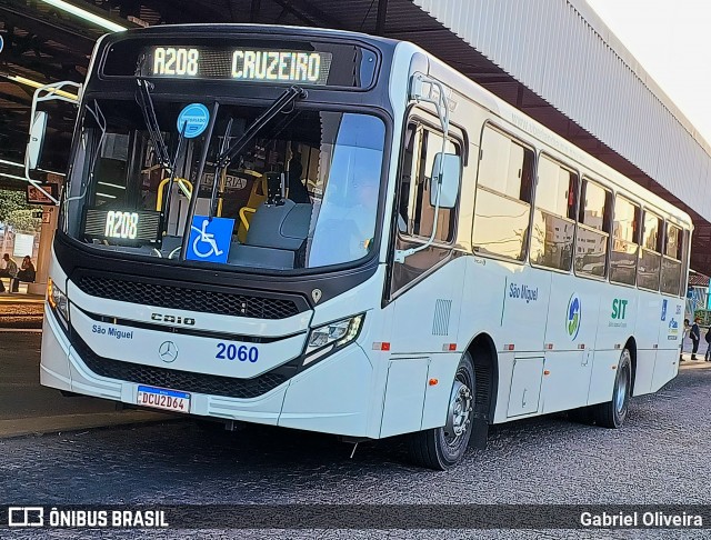 Transporte Urbano São Miguel 2060 na cidade de Uberlândia, Minas Gerais, Brasil, por Gabriel Oliveira. ID da foto: 11947054.