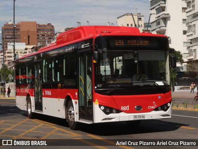 Metbus  na cidade de Santiago, Santiago, Metropolitana de Santiago, Chile, por Ariel Cruz Pizarro. ID da foto: 11913316.
