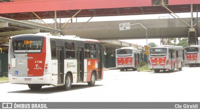 Pêssego Transportes 4 7188 na cidade de São Paulo, São Paulo, Brasil, por Cle Giraldi. ID da foto: 11957105.